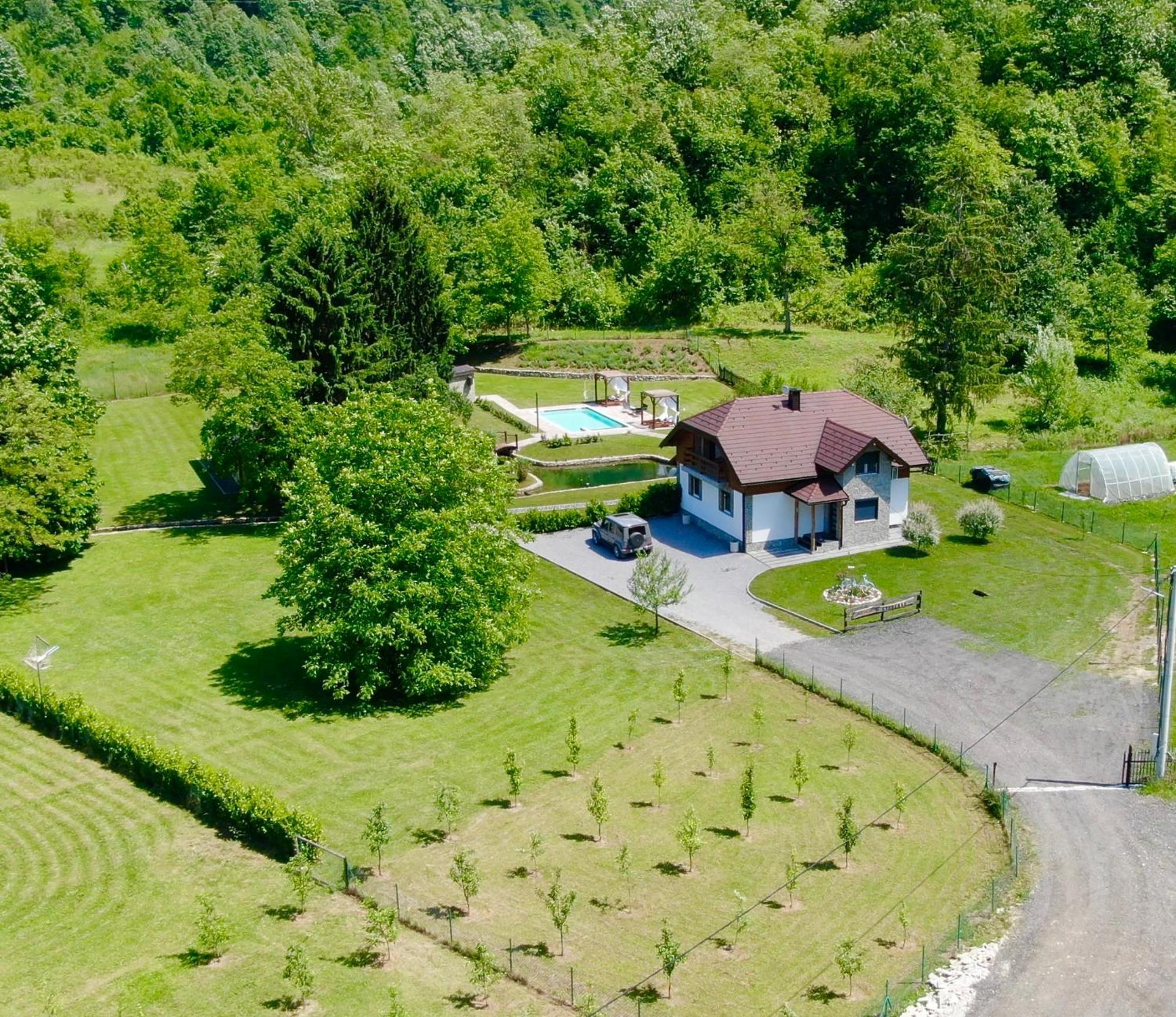 Vacation House Studenac Bihać Eksteriør bilde